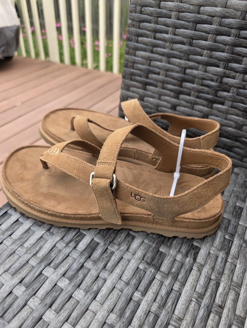 UGG GoldenGaze Toe Post Sandal Chestnut Brown Suede Leather Women’s Size 9 - Picture 2 of 7